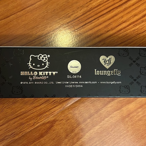 Hello Kitty Bow Bracelet - Picture 8 of 8